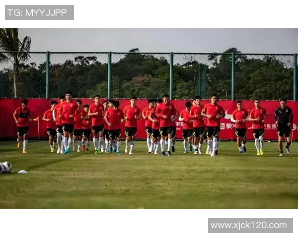 国足在卡塔尔进行集训备战全力冲击世界杯预选赛目标明确士气高涨